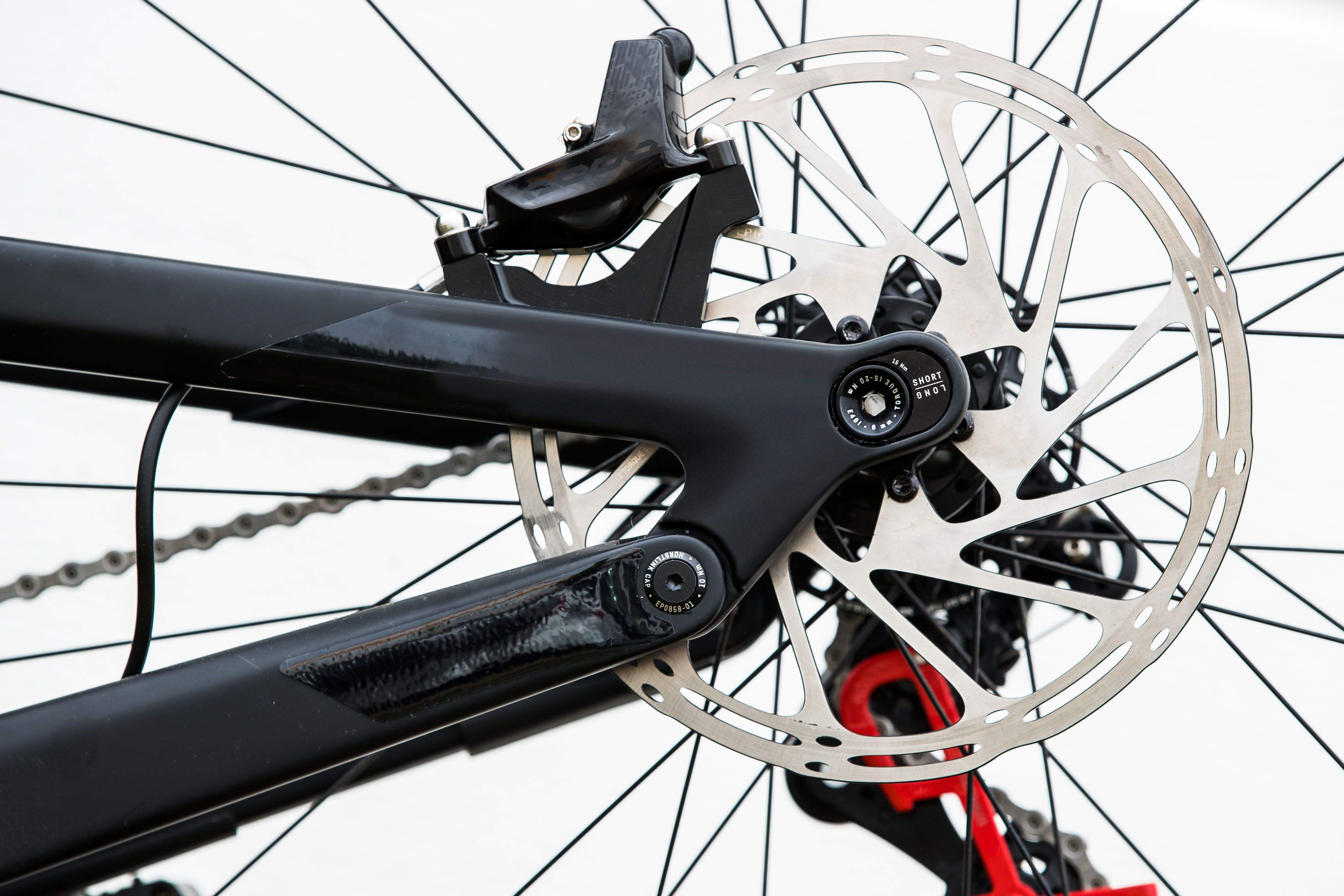 Canyon Sender CFR 2021. Longitud de vainas ajustable.