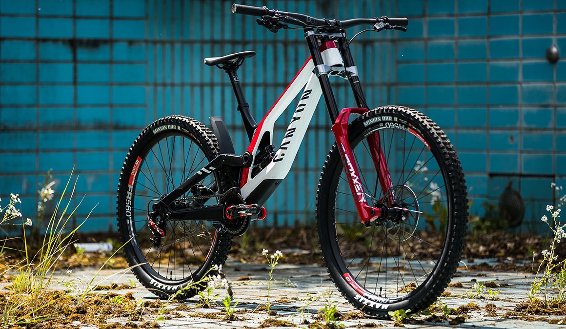 La nueva Canyon Sender, versión Canyon Factory Racing, nacida de la competición en Copa del Mundo DH y con ADN de carreras.
