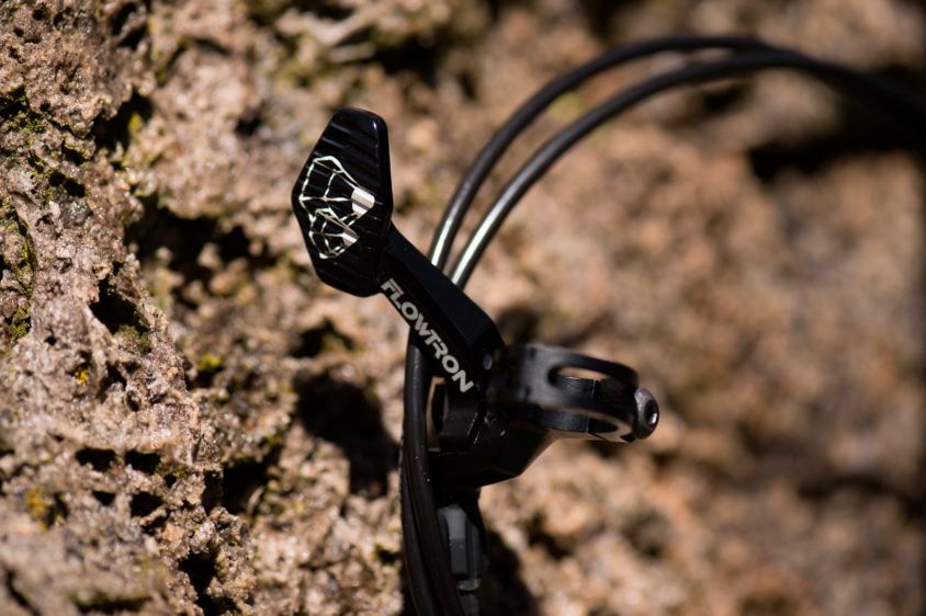 Tija telescópica Flowtron de 27,2 mm de diámetro.