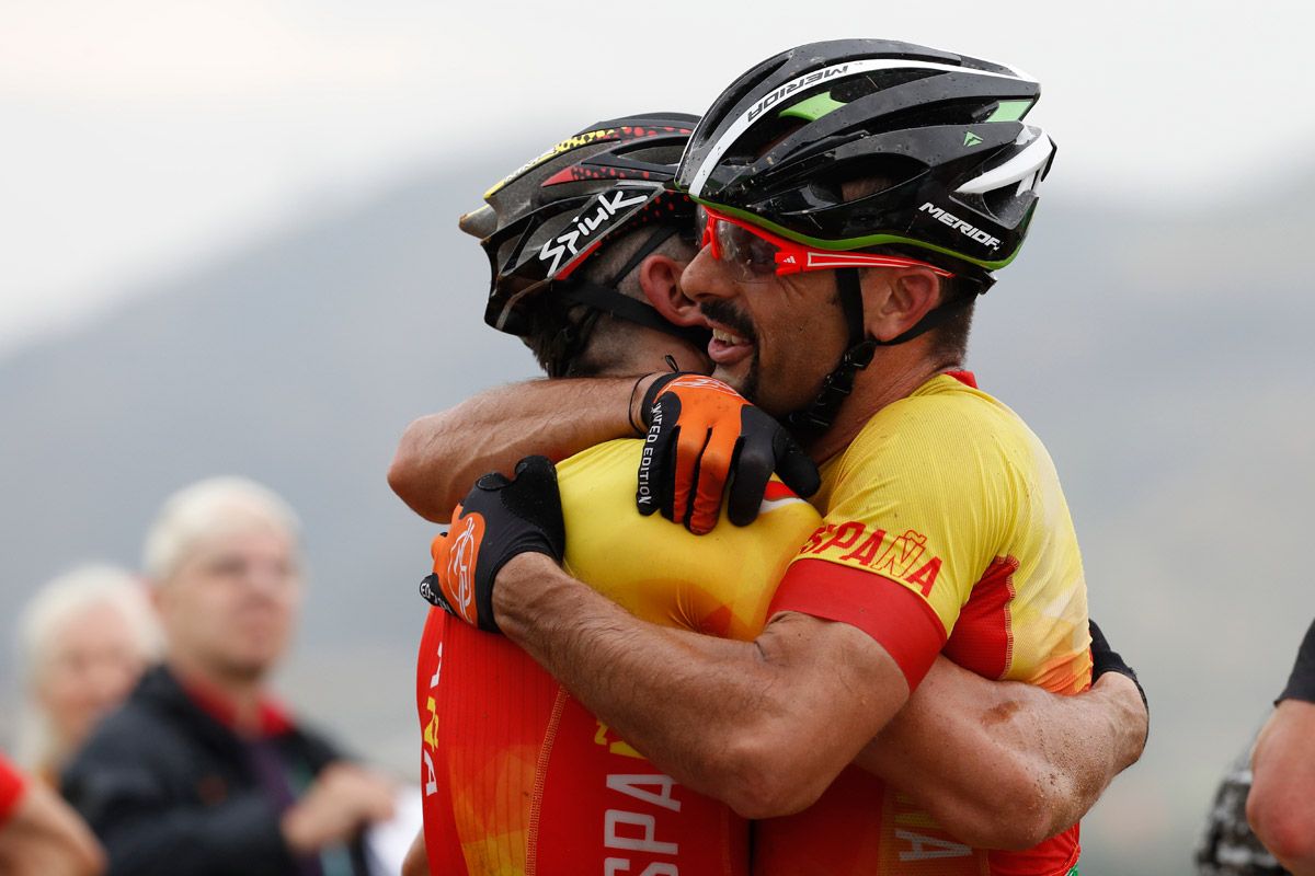 En Rio, Carlos Coloma tomaba el simbólico testigo de Jose Antonio Hermida como medallista olímpico. Ambos se abrazaron emocionados tras la prueba