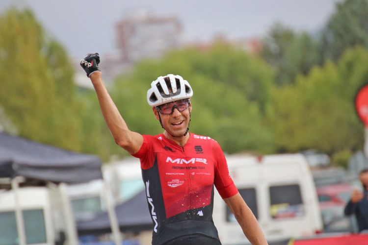 David Valero entrando vencedor en el Campeonato de España de Valladolid