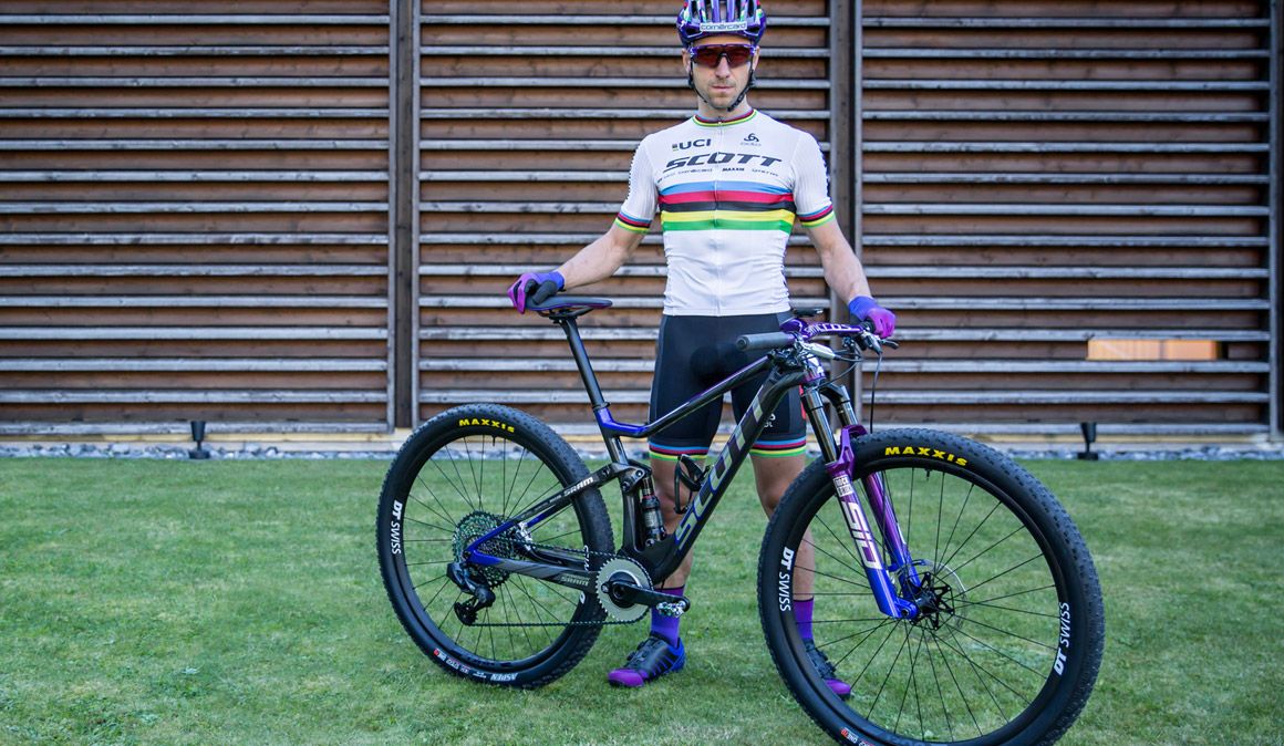 Nino Schurter con la nueva colección Scott Supersonic