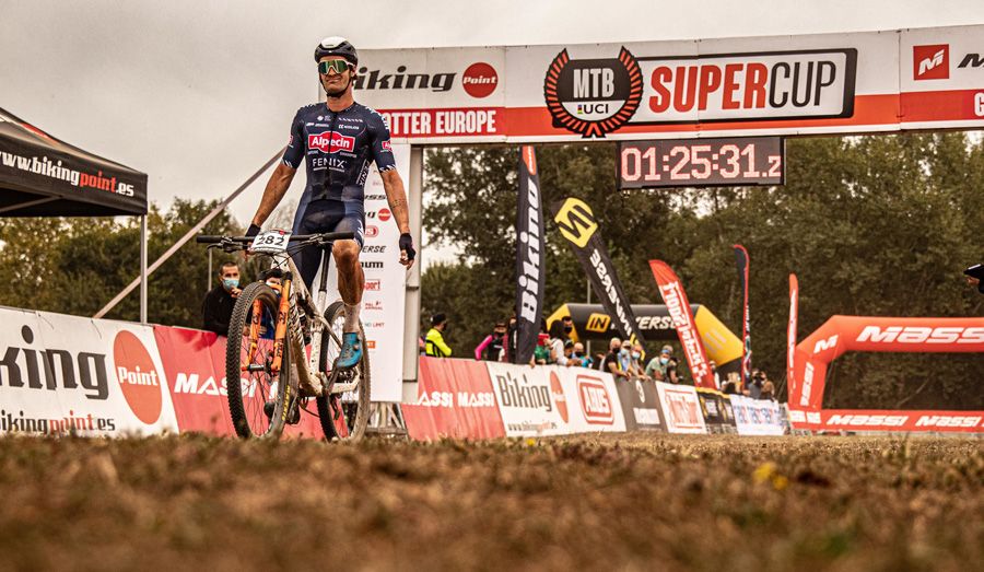 Sam Gaze vuelve a reinar en la Super Cup Massi de Girona