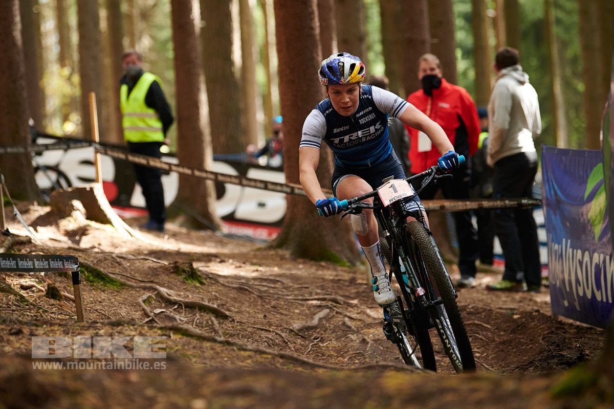 Evie Richards (Trek Factory Racing) después de ganar los dos short track acabó 6ª en el segundo XCO.