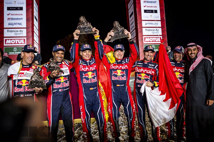Junto a su copiloto Lucas Cruz, el madrileño se ha convertido en uan leyenda del Dakar. 