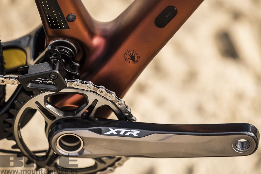 Un Shimano XTR de última generación se responsabiliza de toda la transmisión.