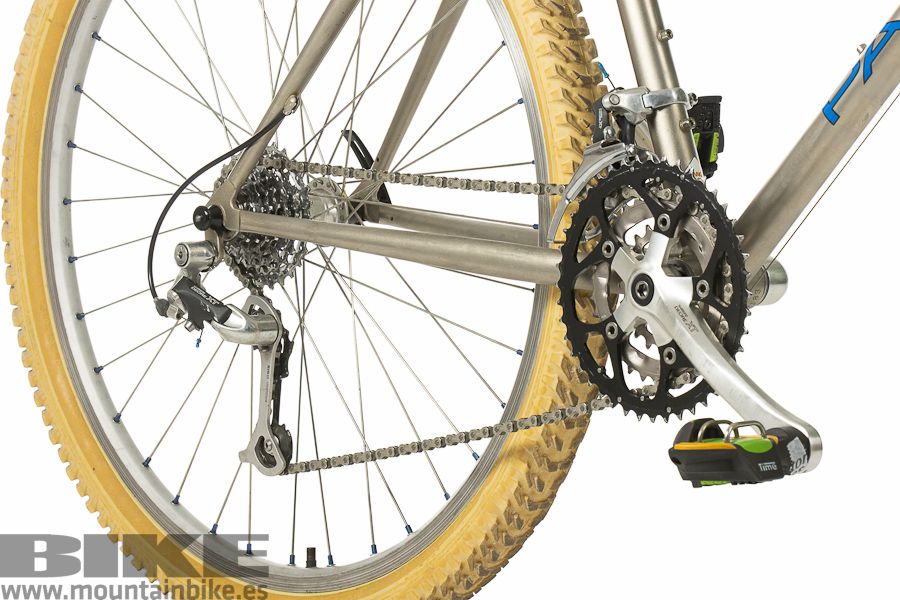 La transmisión es Shimano Deore XT al completo, ya con sistema Compact. 