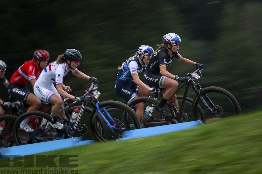 ¿Volveremos a ver a Kate Courtney liderando una prueba de Copa del Mundo en 2021?