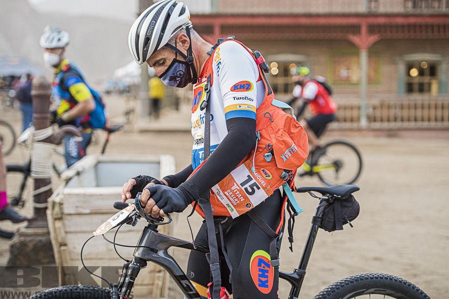 Miguel Indurain ha participado en la Titan a bordo de su Giant XtC Advanced SL. 