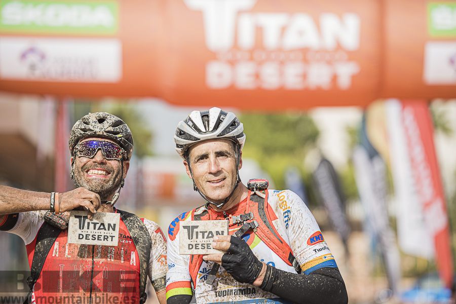 Como siempre, Miguel Indurain ha tenido tiempo para todos los que han deseado una foto a su lado.