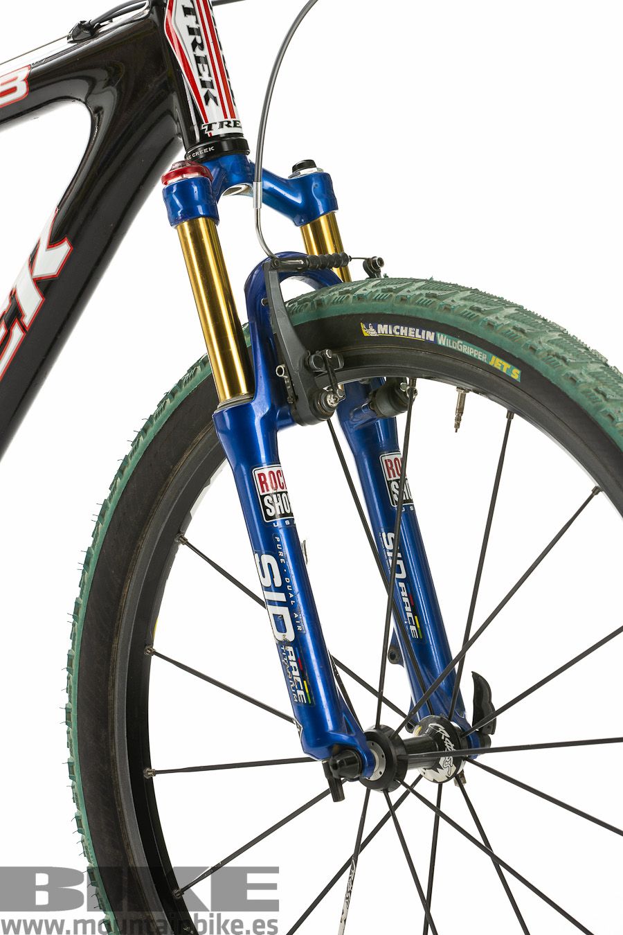 Espectacular la presencia y acabados de la horquilla RockShox SID Race.