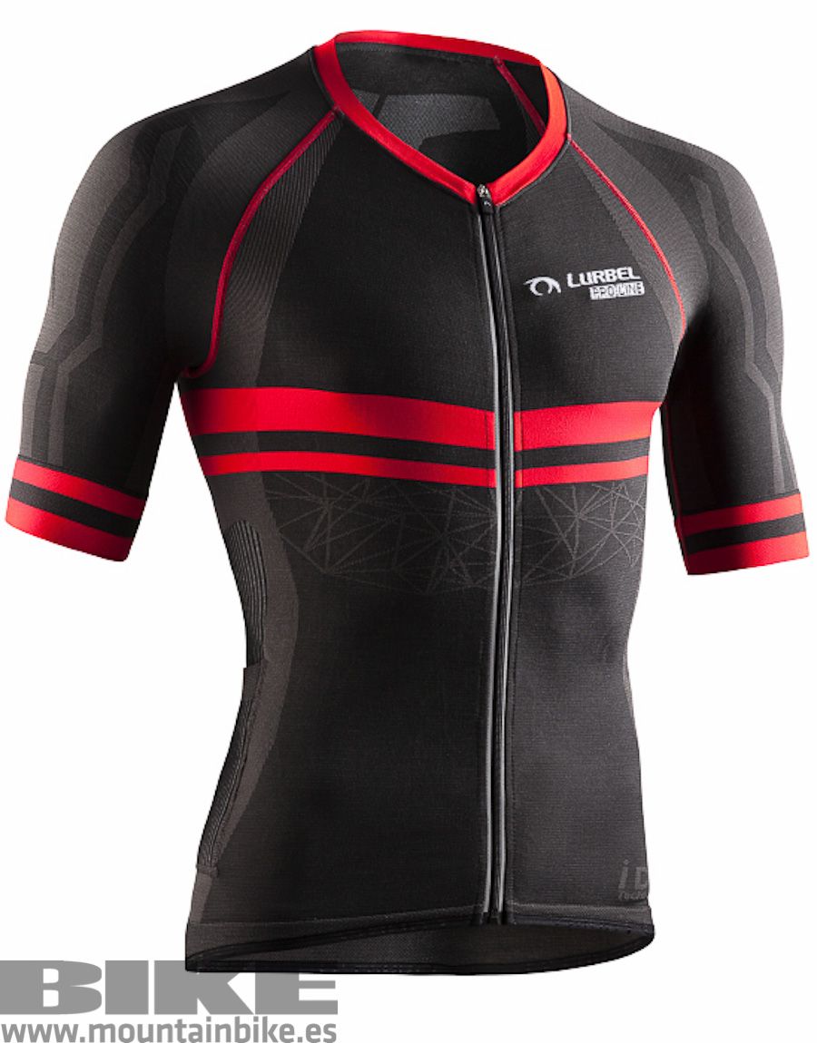 Lurbel_Wolf es el nombre del maillot de manga corta en la línea Pro Line de Lurbel.