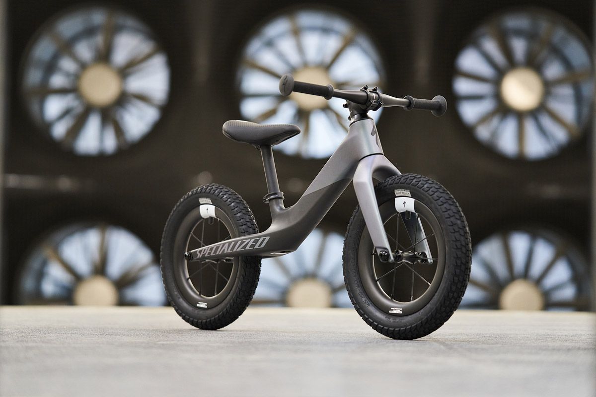 Hotwalk Carbon. El pepino de Specialized para niños (4)