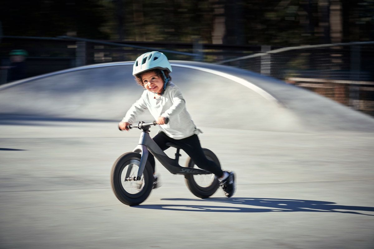 Hotwalk Carbon. El pepino de Specialized para niños (10)