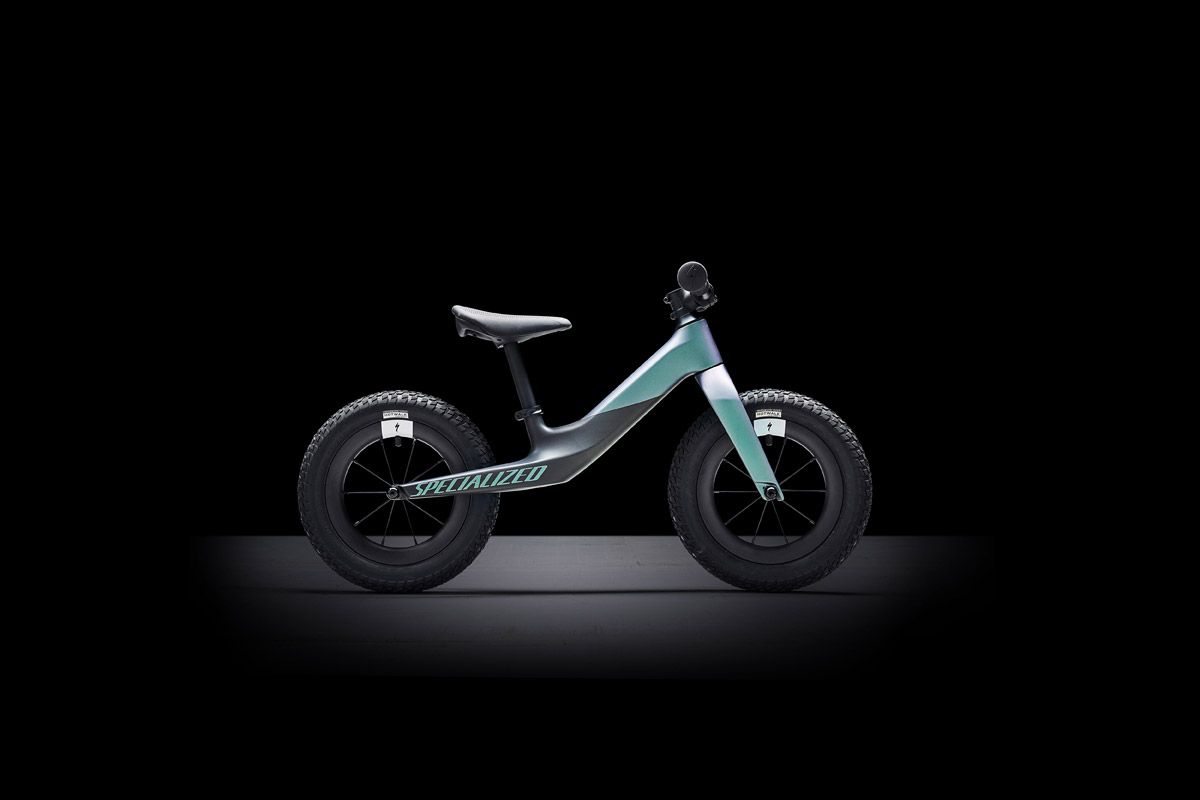 Hotwalk Carbon. El pepino de Specialized para niños (11)