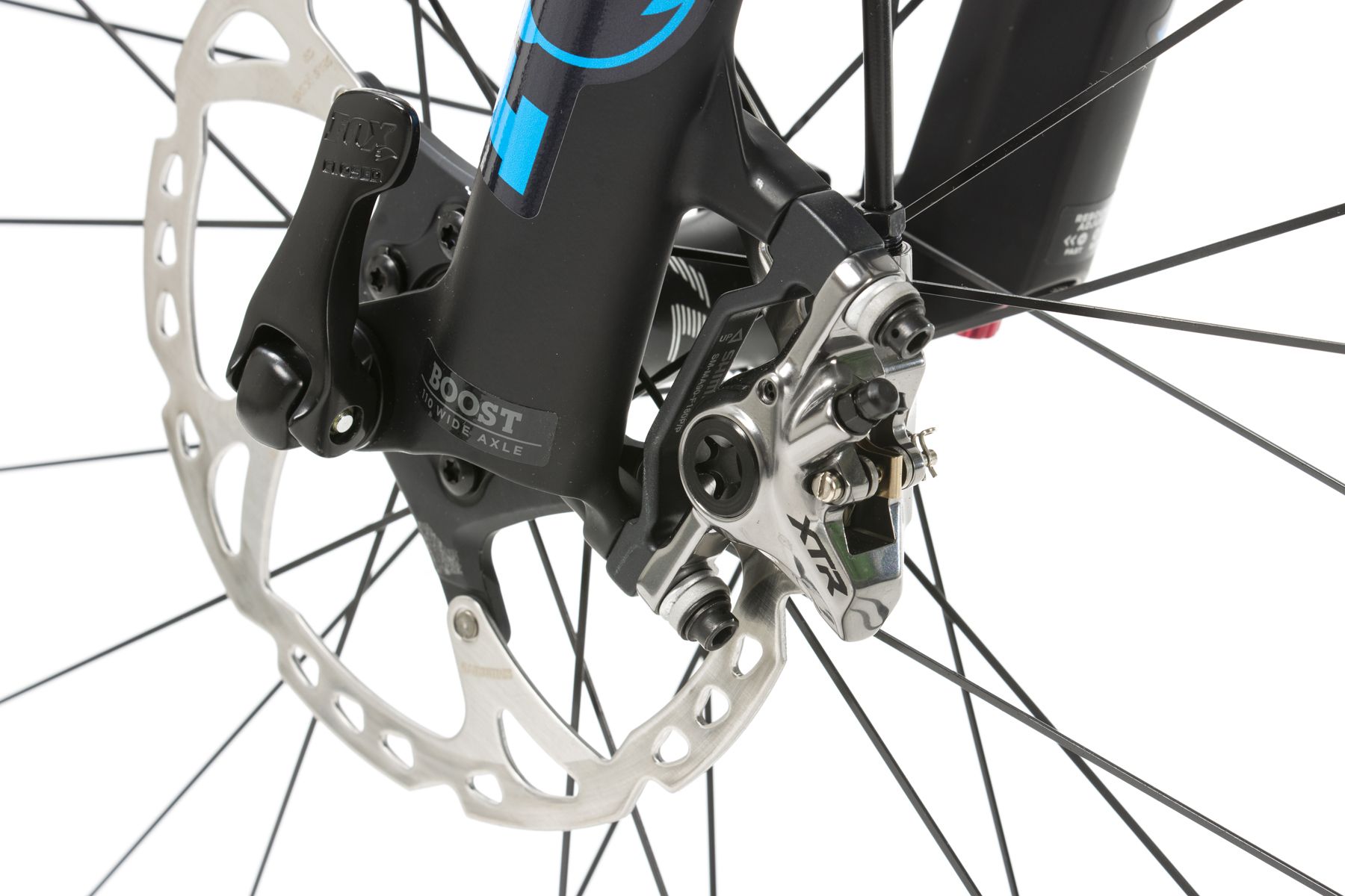 Los discos de freno son los Shimano SM RT76, unos SLX, en lugar de los SM RT99 del XTR