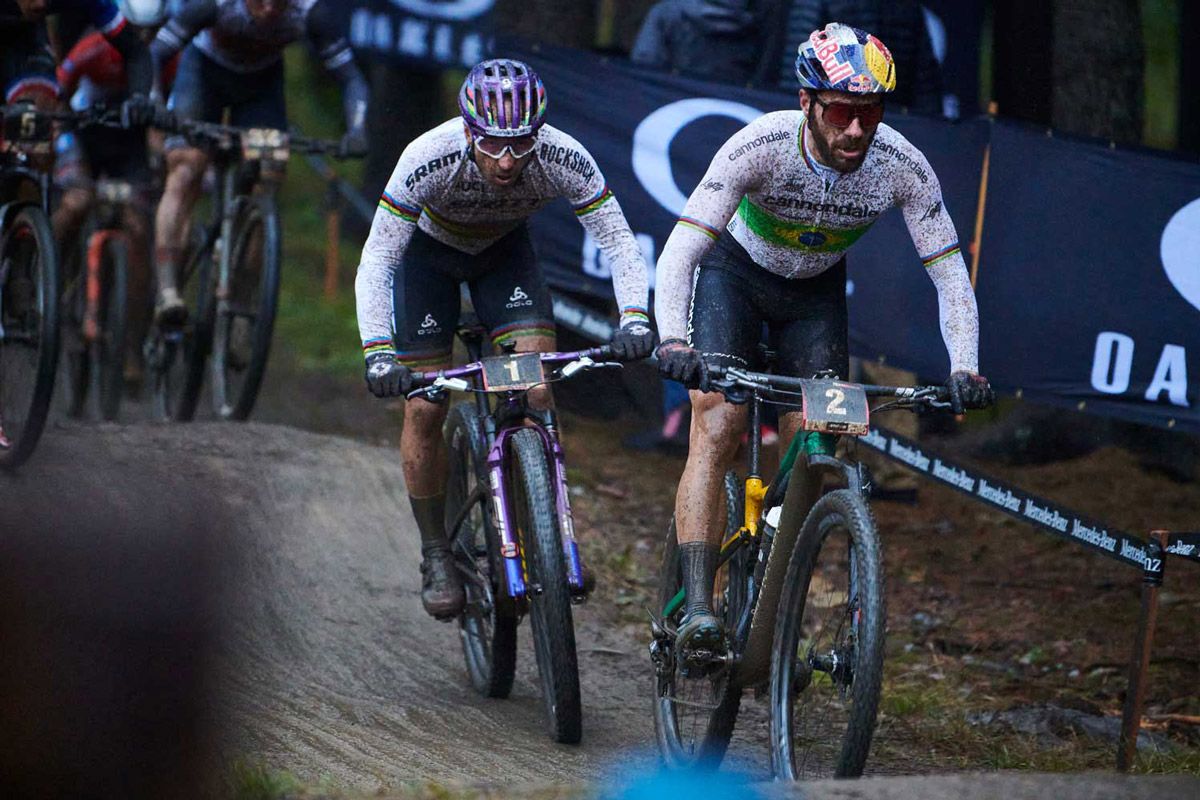 Nino Schurter y Henrique Avancini, juntos en la Cape Epic 2021 detalle 1
