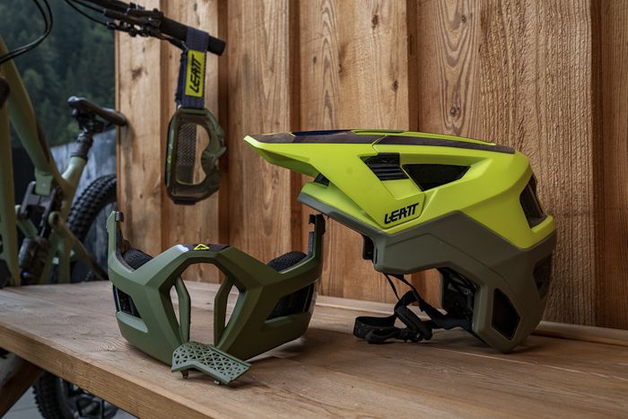 El nuevo Leatt Enduro 4.0 está disponible en cuatro combinaciones de color.