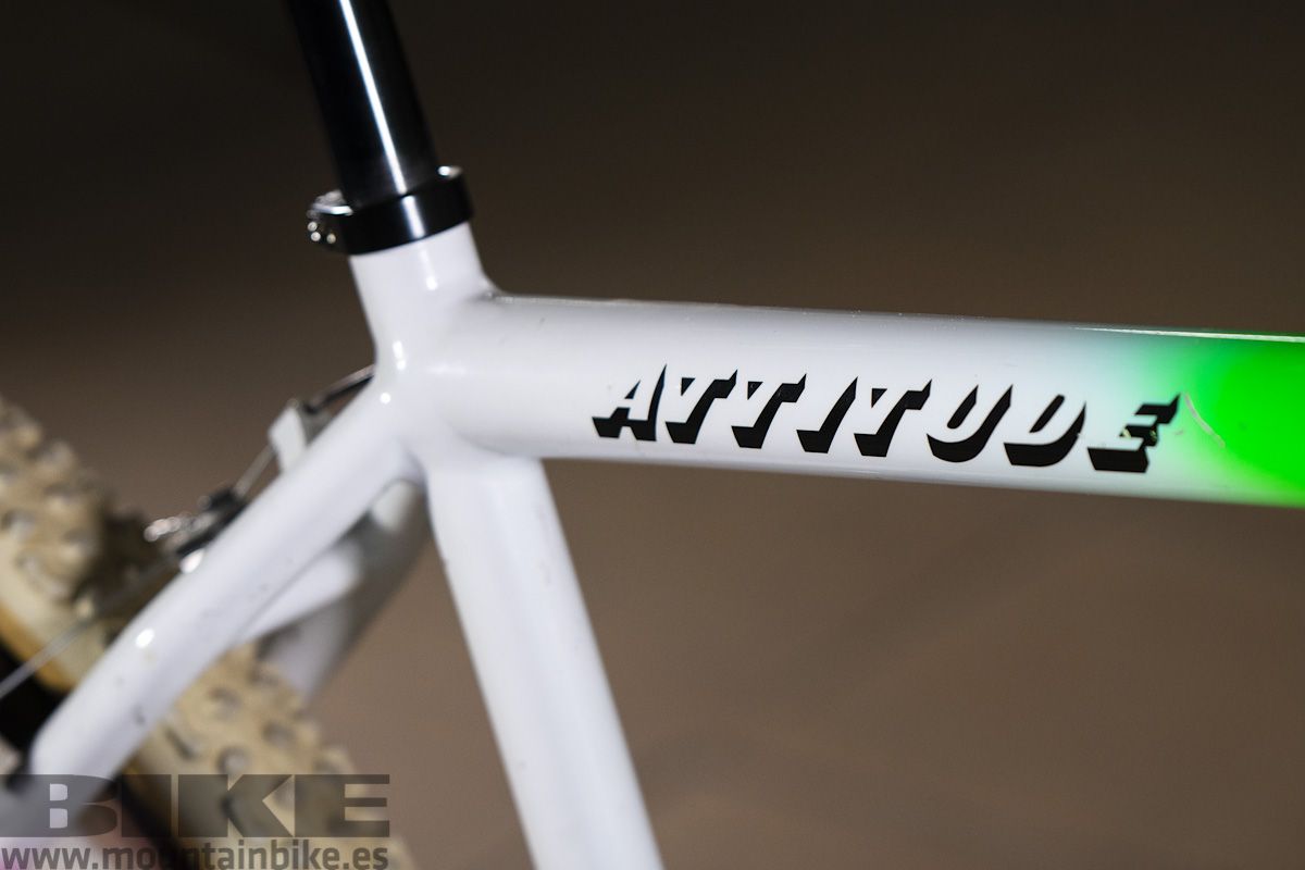 Gary Klein únicamente producía bicicletas de aluminio, y llegó a experimentar en la carretera con el mismísimo equipo ONCE de Manolo Saiz.