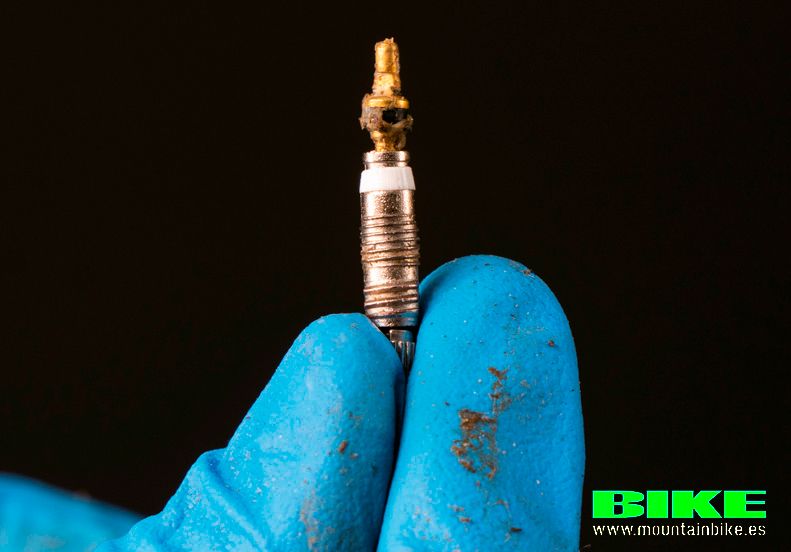 Tu Tubeless pierde aire mantenimiento (3) Tu Tubeless pierde aire mantenimiento (3)