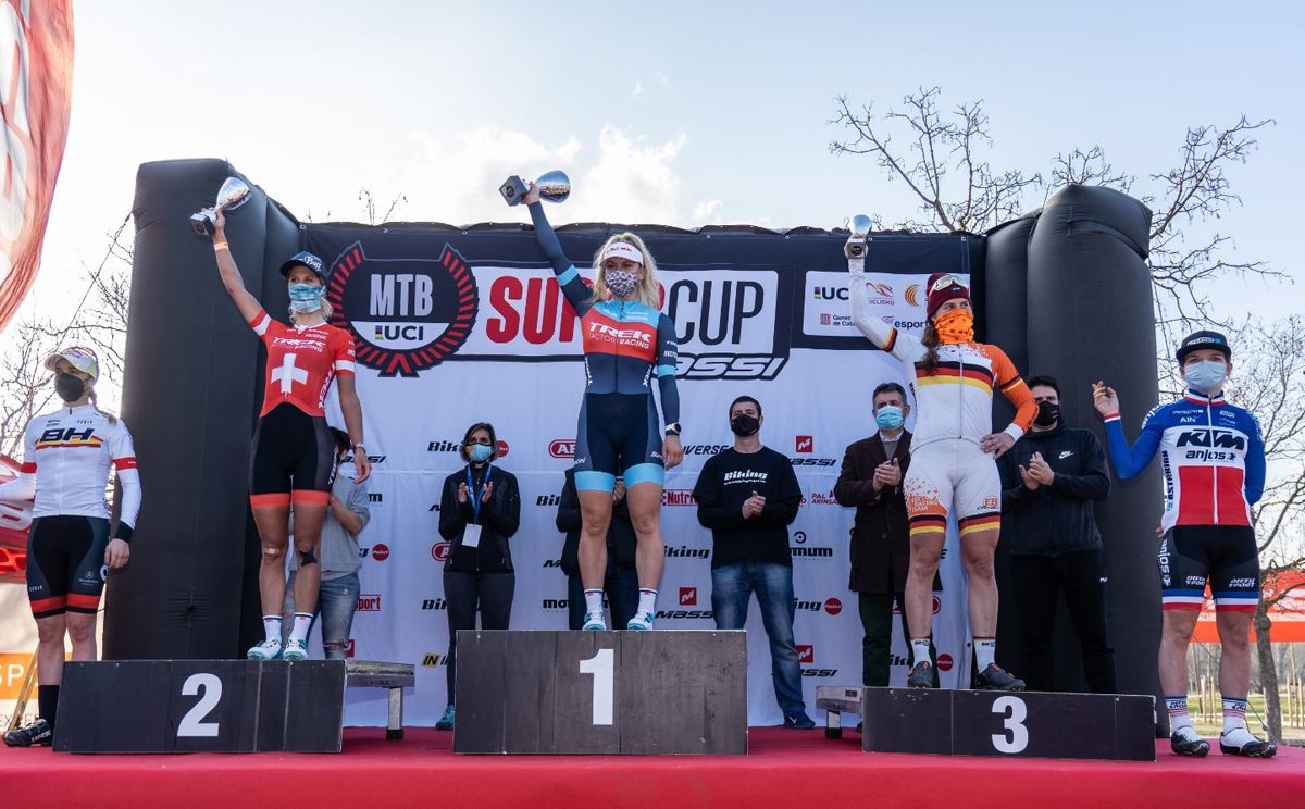 Super Cup Banyoles. KMC Orbea y Trek dominan podio mujeres