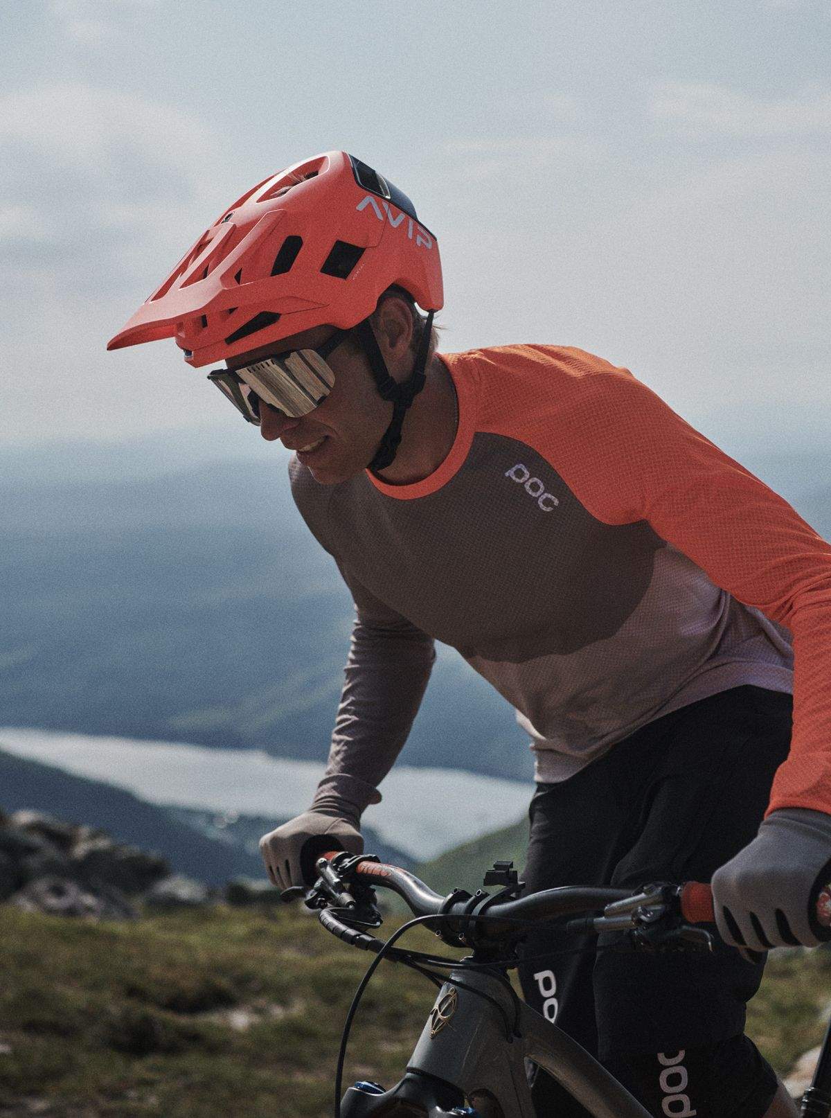 POC presenta su nuevo casco Kortal Race MIPS y las nuevas gafas Devour detalle 4