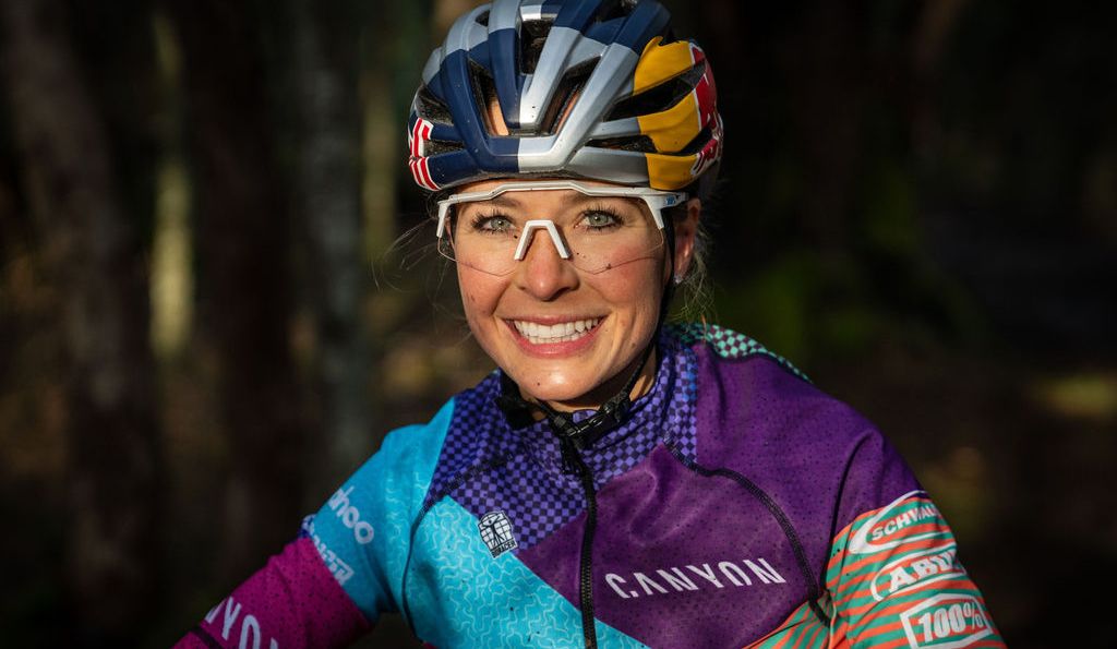 Abus, el nuevo casco de Emily Batty y Laurie Arseneault Abus, el nuevo casco de Emily Batty y Laurie Arseneault