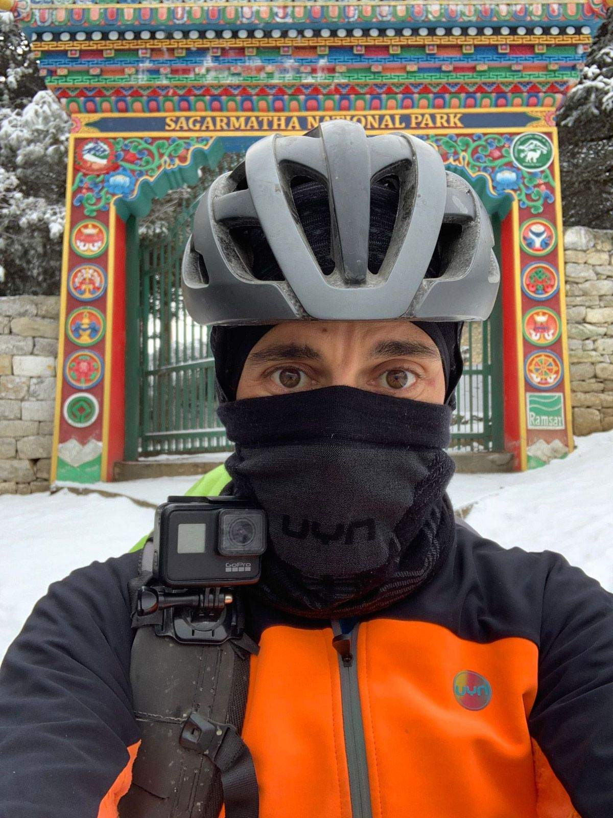 Al Campo base del Everest en bici y en invierno. La aventura de Omar di Felice (22)