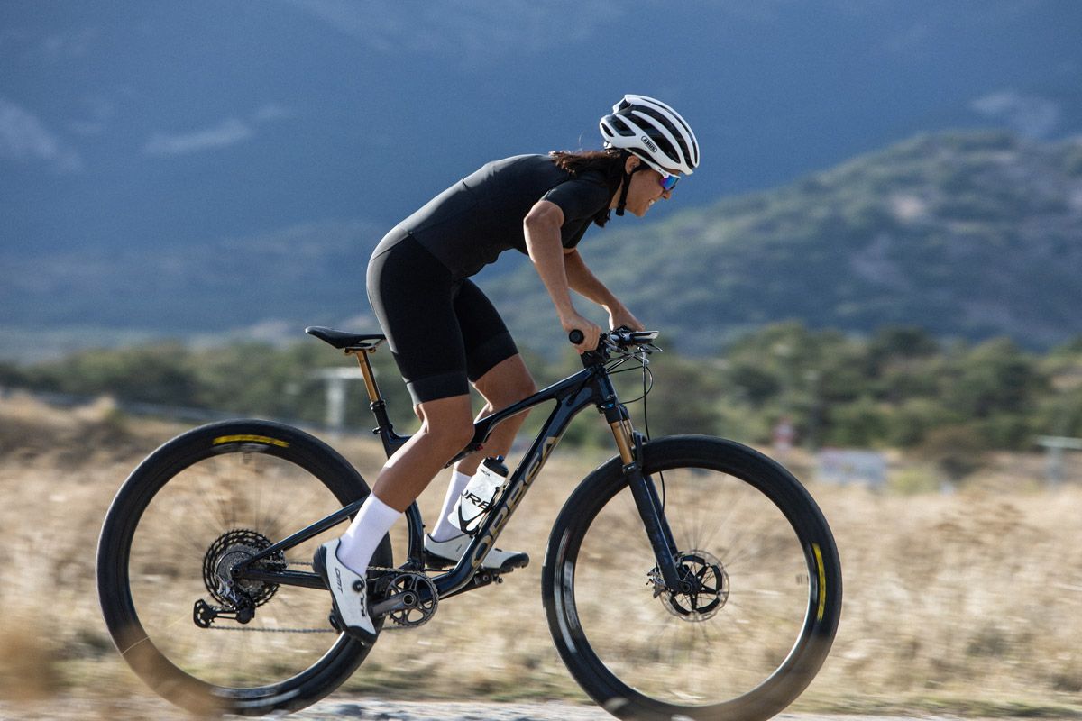 Nueva ropa Orbea by Hiru detalle LAB 2