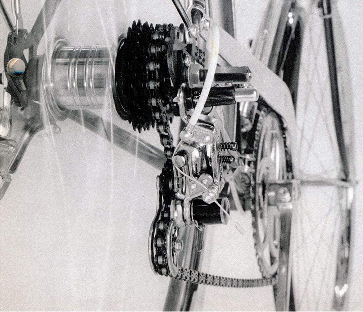 20 productos Shimano. 1966. Combi, combinación entre cambio en buje y cambio externo 2