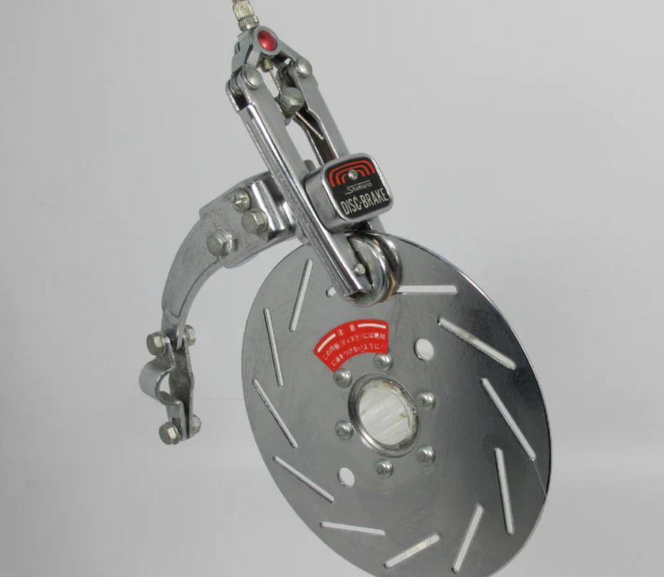 1971 Shimano desarrolla su primer freno de disco, para bicis de niños