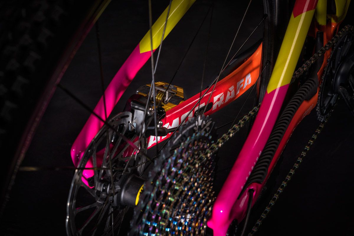 Así es la Mondraker F Podium personalizada de Rafa Nadal (13)
