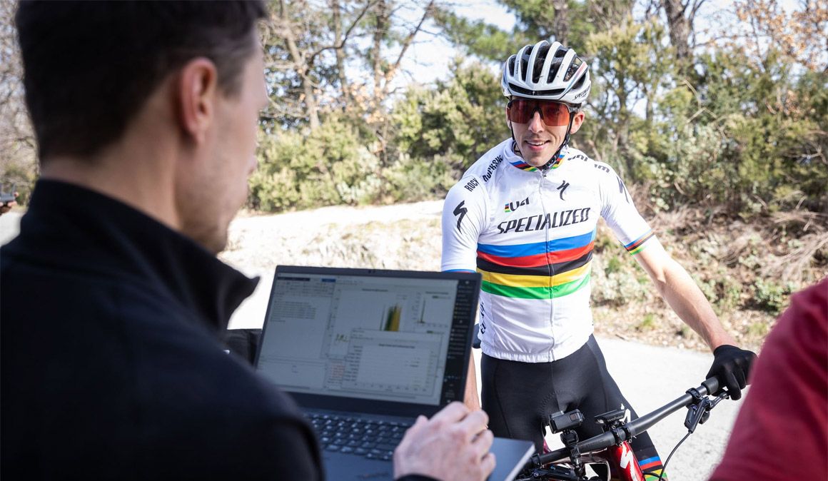 Cómo se preparan los equipos. Una mirada al Specialized Factory Racing