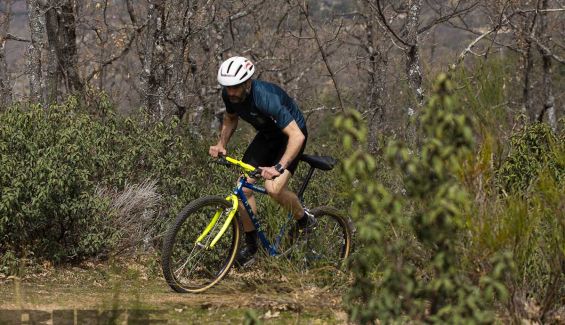 Borja Pardo en acción sobre su Marin Pine Mountain de 1990.