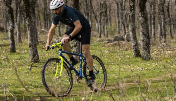 Borja sigue sacando de vez en cuando su Pine Mountain para recordar cómo eran las MTB de principios de los noventa.