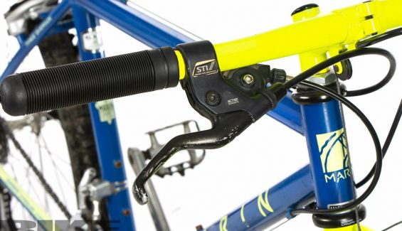 Manetas de freno y cambio integradas Shimano STI (Shimano Total Integration).