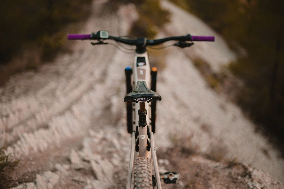 Proxim W400. El sillín de altas prestaciones para e bike y all mountain detalle trasero