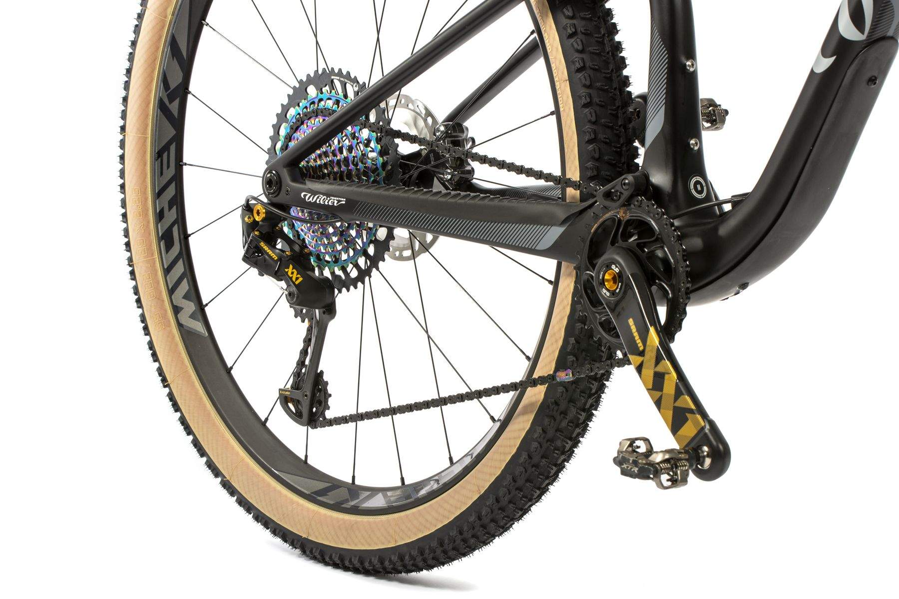 Versión XX1 Eagle mecánica. Este montaje lleva asociados los frenos Shimano XT