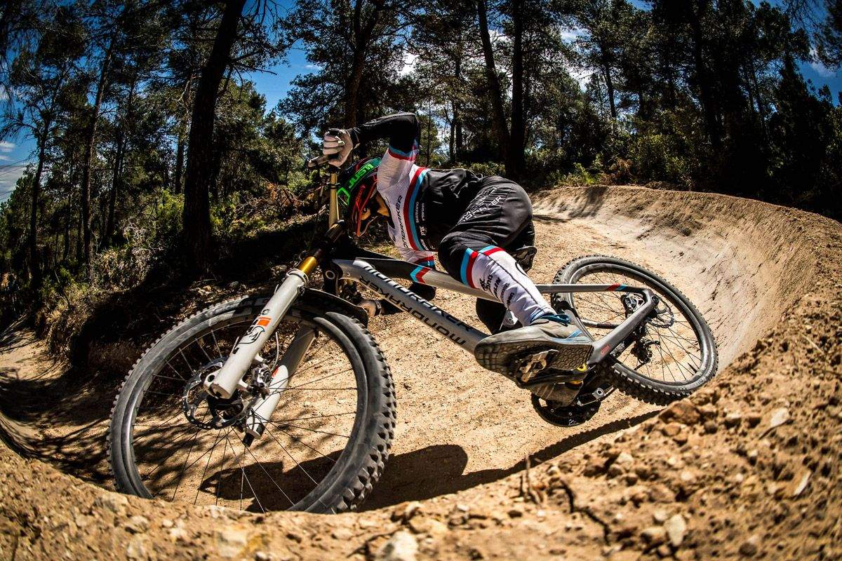 Mondraker Summum Carbon 2022 (16)