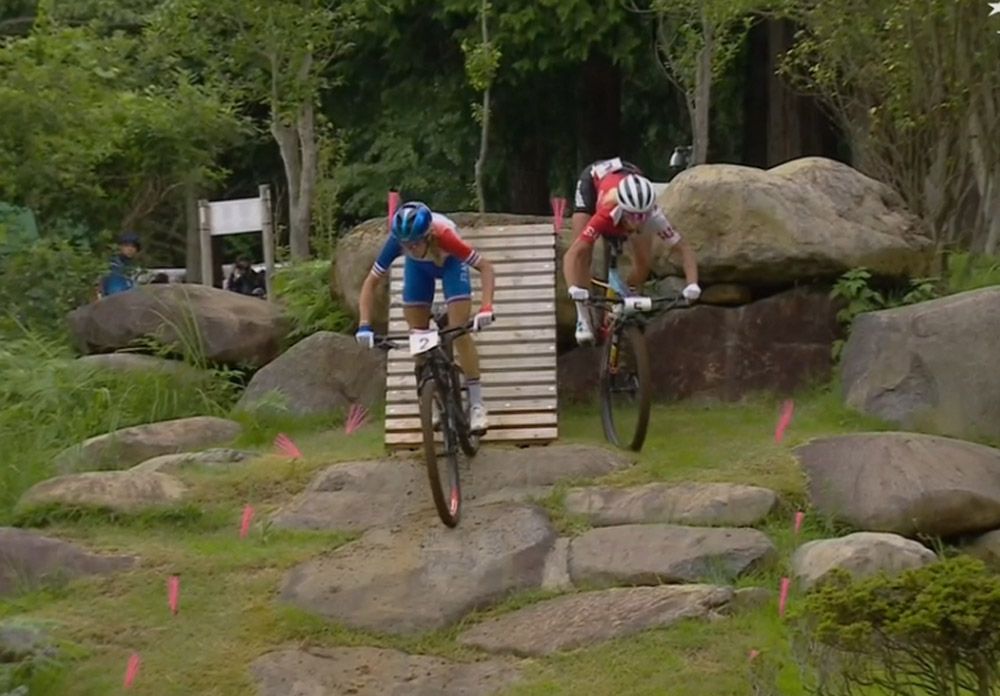 Jolanda Neff y Pauline Ferrand Prevot manifiestan su rivalidad en los JJ OO detalle 2