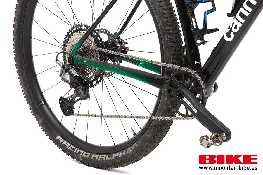 Transmisión XTR/XT/Hollowgram: 12 velocidades, 10-51, plato de 34. Nunca se salió la cadena, cambios perfectos. 