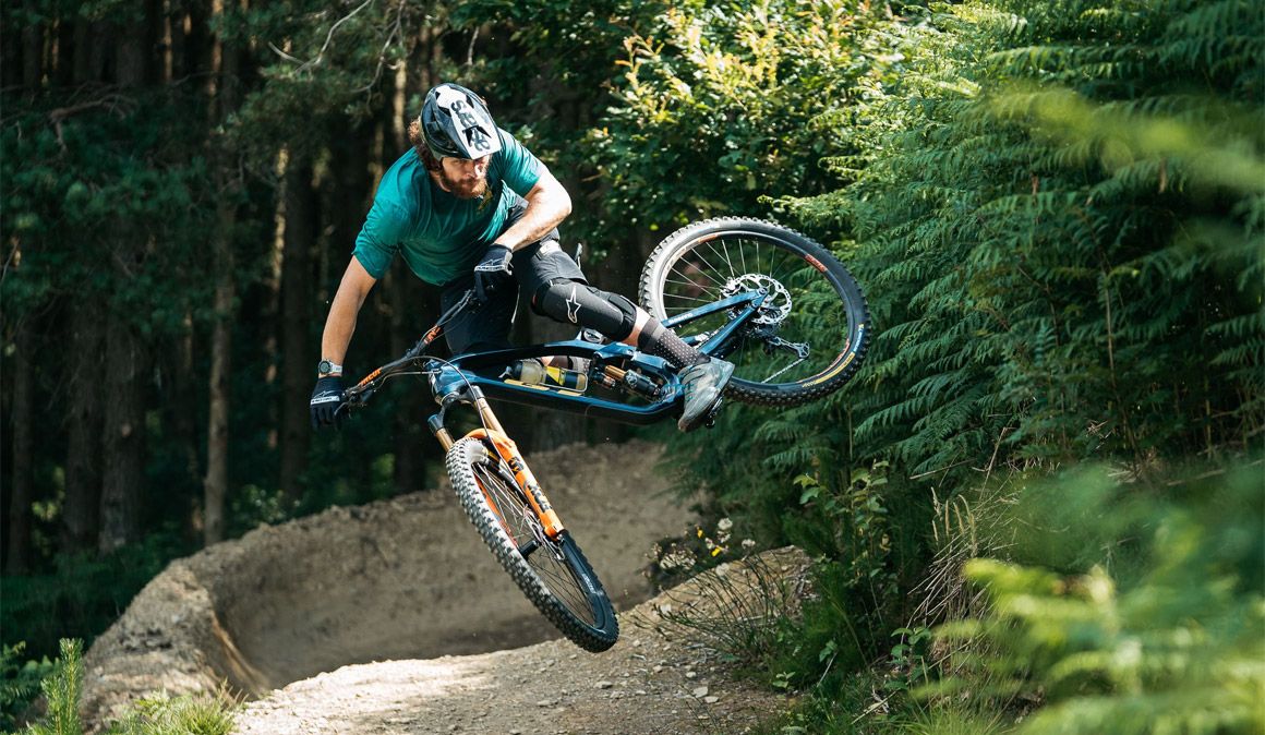 Vídeo. Wyn Masters y Chris Akrigg, con la nueva GT Force Carbon
