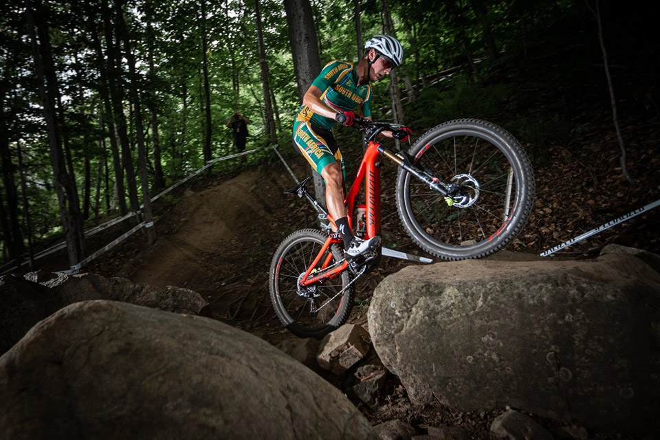 Hatherly y Schneiter, primeros Campeones del Mundo e-MTB