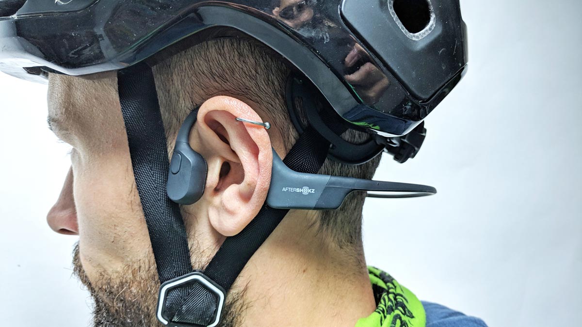 Aeropex, probamos los cascos de conducción ósea mientras montamos en bici Aeropex, probamos los cascos de conducción ósea mientras montamos en bici