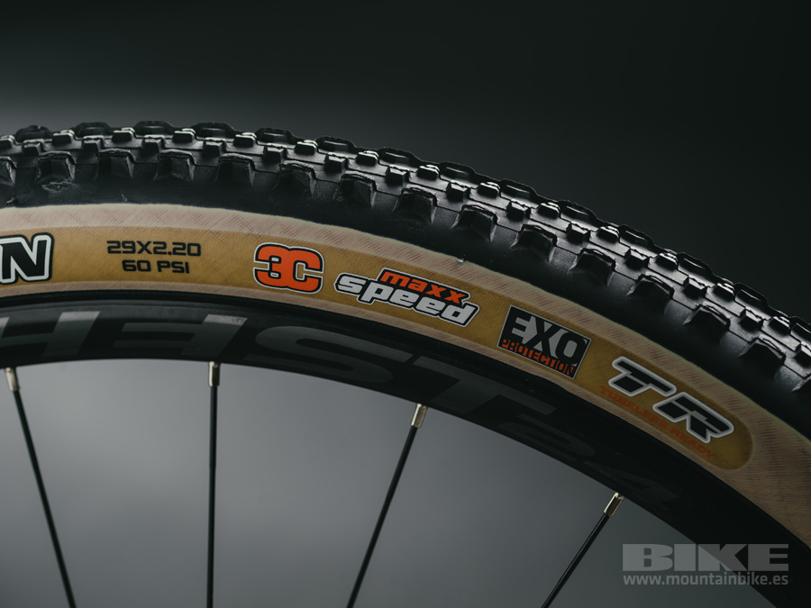 Neumáticos SkinWall: Maxxis Ikon 3C/EXO