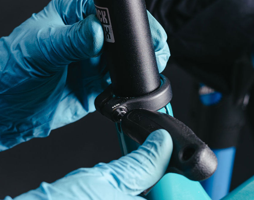 Mecánica: Instalar una tija RockShox Reverb AXS Mecánica: Instalar una tija RockShox Reverb AXS