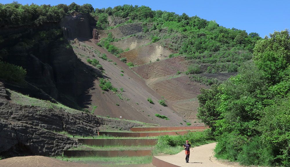Tras la huella de los viejos volcanes en la Garrotxa Tras la huella de los viejos volcanes en la Garrotxa