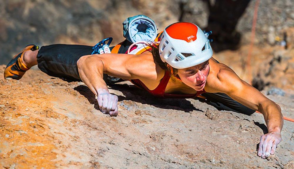 Consejos para utilizar tu casco de escalada. Foto: Sam Bie / Petzl