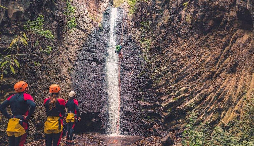 climbo canyoning 12 climbo canyoning 12