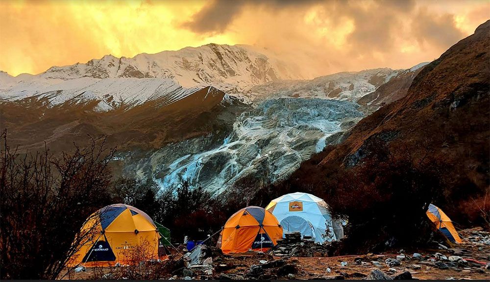 El equipo de Txikon ya ha equipado el C2 en el Manaslu invernal